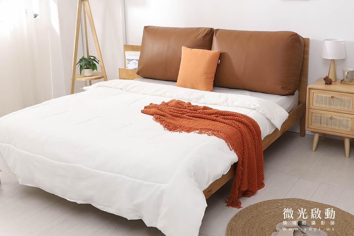 女性在舒適床上閱讀，享受閒暇時光，居家生活情境攝影，展現床墊舒適性