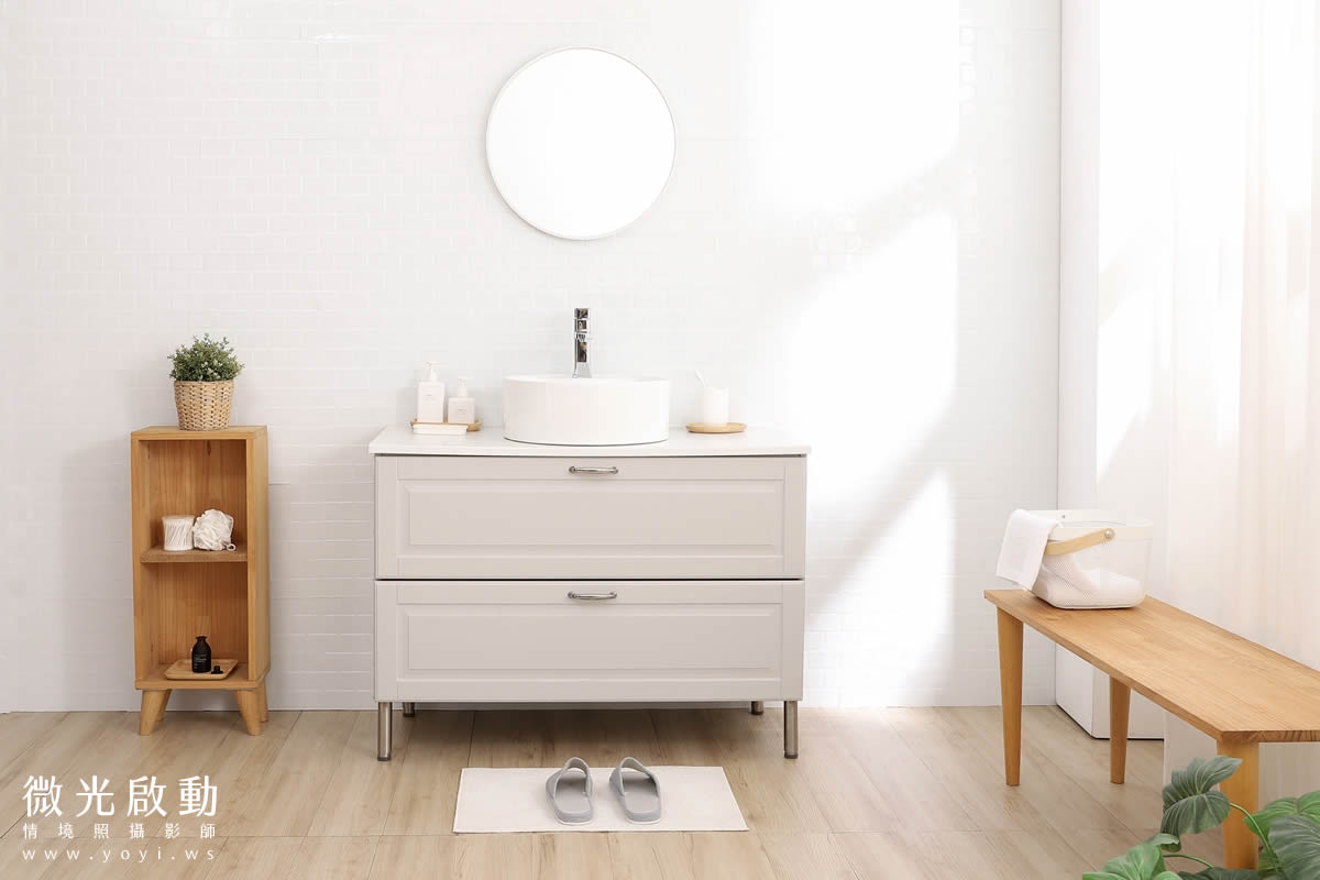 北歐木質極簡攝影棚浴室空景，自然柔光衛浴空間，適合沐浴用品、電商商品攝影棚出租